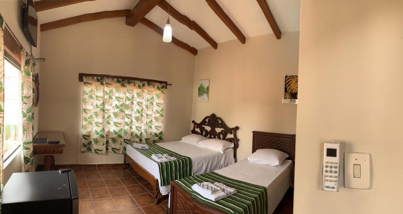 Lili'S Hostel Санта-Крус-де-ла-Сьерра Экстерьер фото